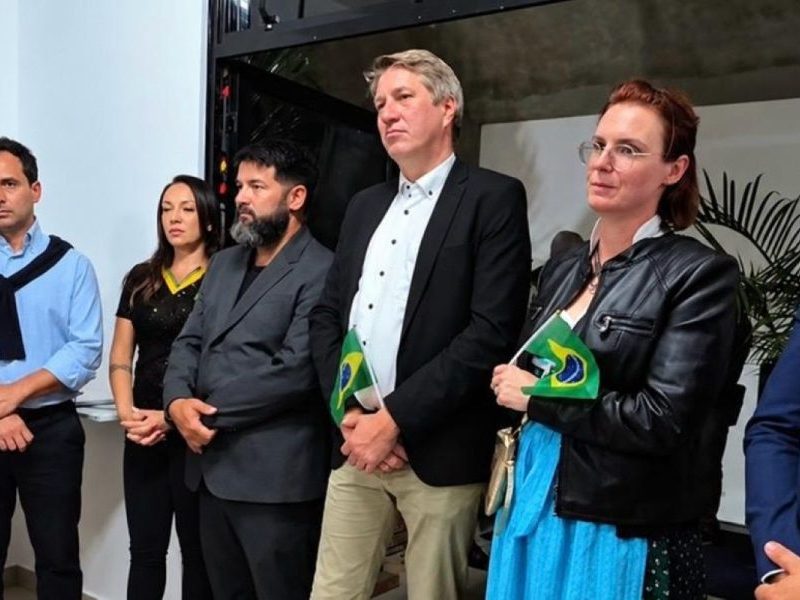 Delegação alemã é recebida com hino nazista durante evento da prefeitura