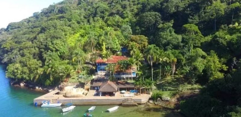 Deputada ligada ao MST diz que pretende ocupar ilha de Angra dos Reis disputada por Richarlison e Flávio Bolsonaro