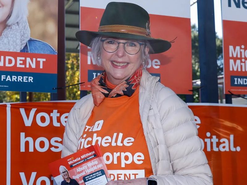 Deputada Helen Haines perde as pernas após atropelamento