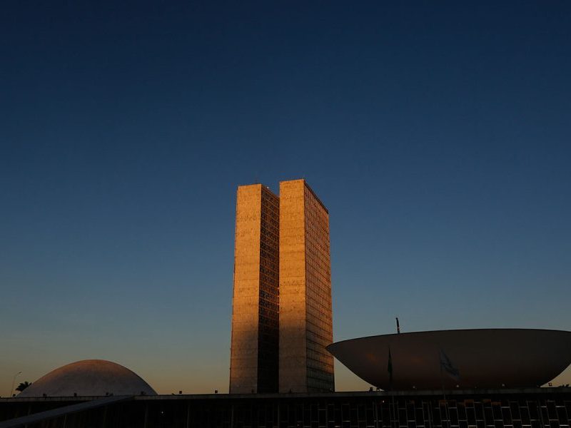 Parlamentares derrotados mantêm controle de projetos fiscais
