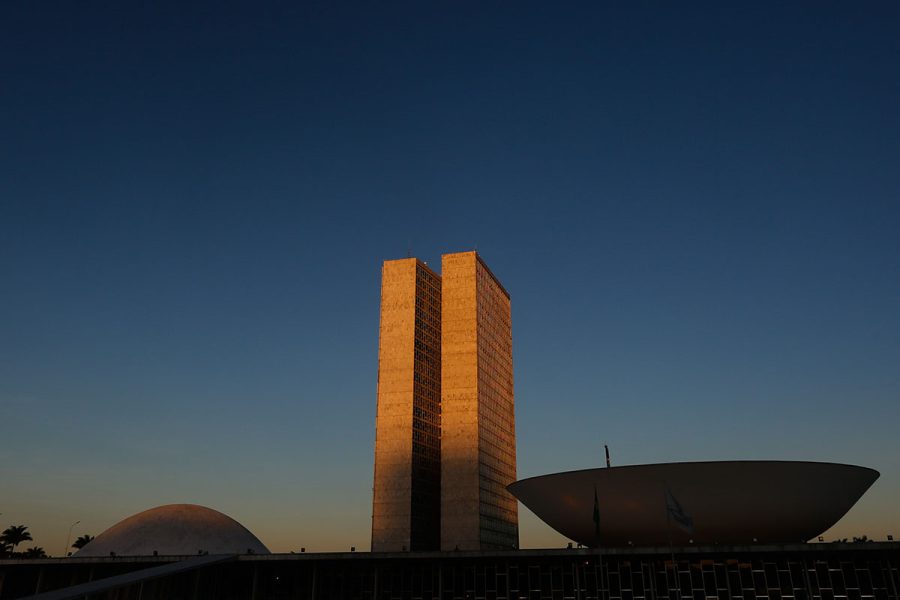 Derrotados nas urnas relatam projetos sobre impostos e recursos públicos