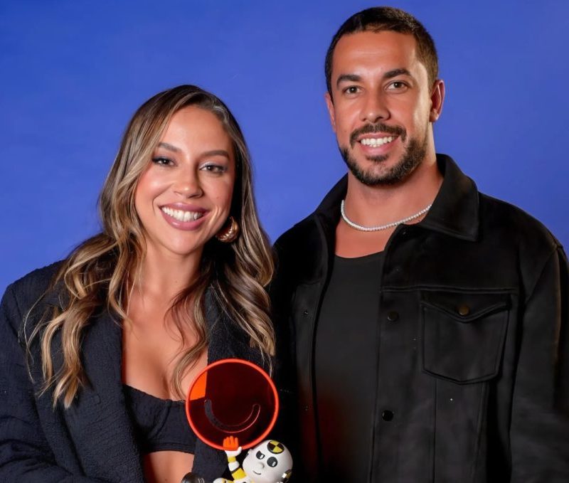 Ex-BBBs Renata Saldanha e Maike Allan anunciam noivado