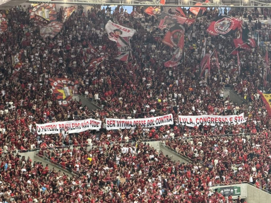 Do campo às arquibancadas: Flamengo e Fluminense protestam contra a MP das Bets