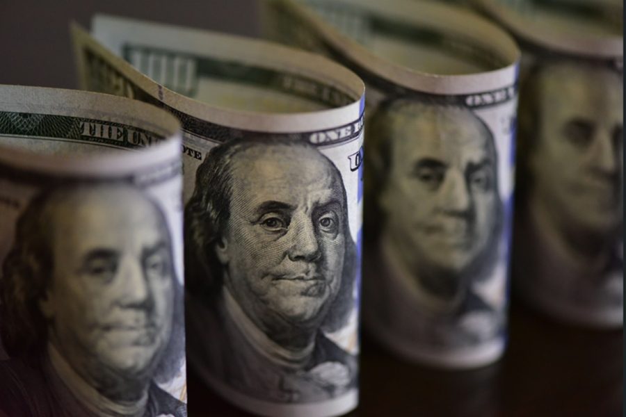Dólar abre em queda, cotado a R$ 5,02 nesta terça (20/10)