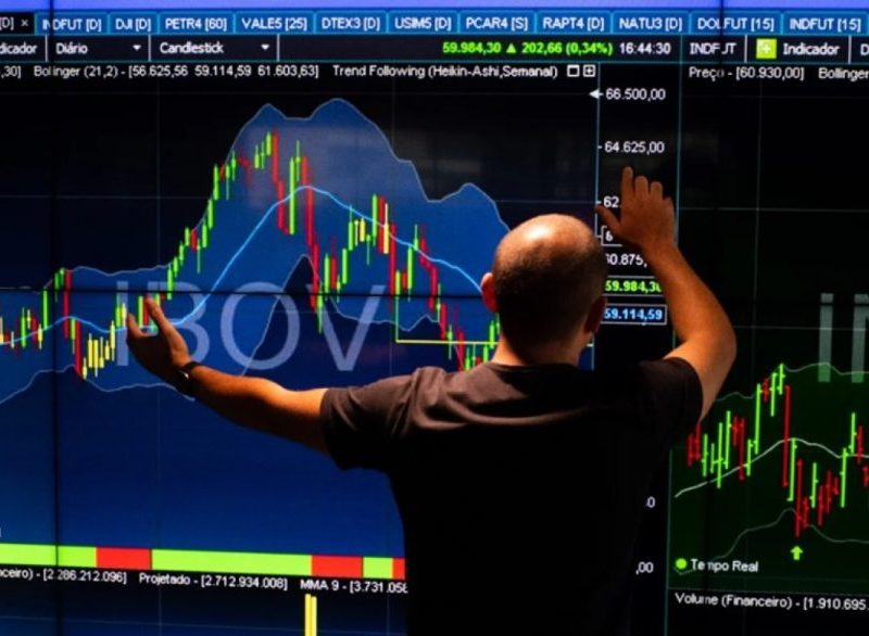 Dólar sobe 9% pós-eleição, maior alta semanal desde 2008, e Bolsa cai 18%