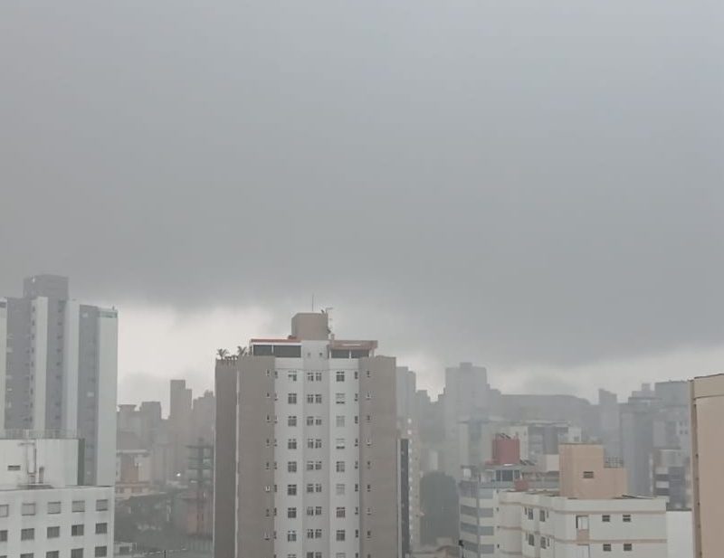 Domingo de 2º turno terá calor e chuva em BH; veja a previsão