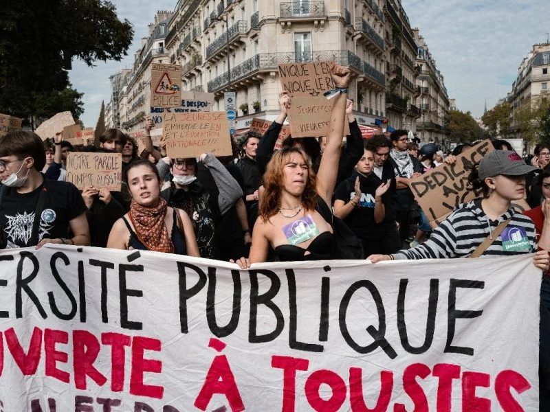 Protestos globais: crise econômica e social mobiliza a Europa e a América do Sul