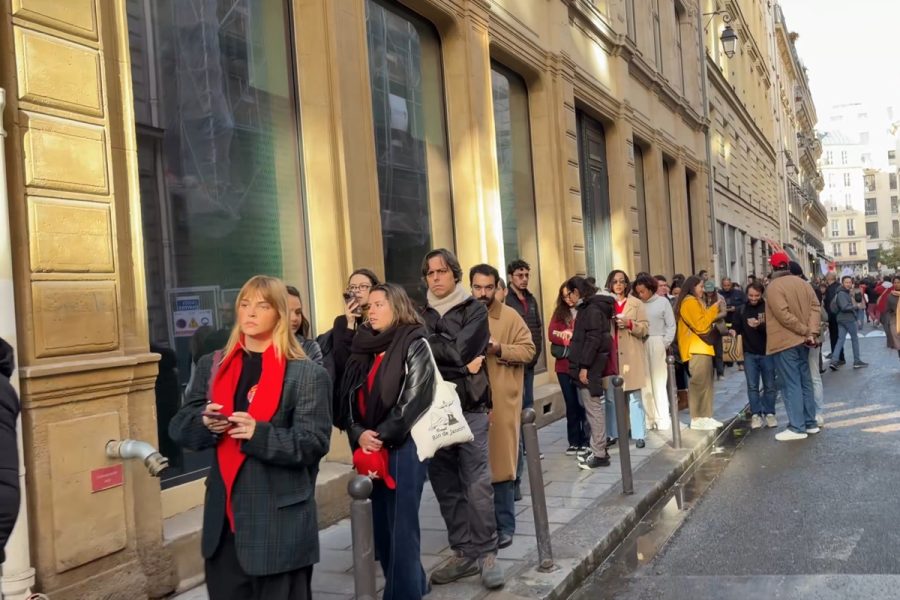 Eleições 2026: brasileiros reclamam de filas para votar no exterior