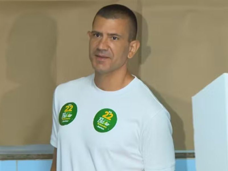 Eleições 2026: governador eleito do RJ, Douglas Ruas vota em São Gonçalo