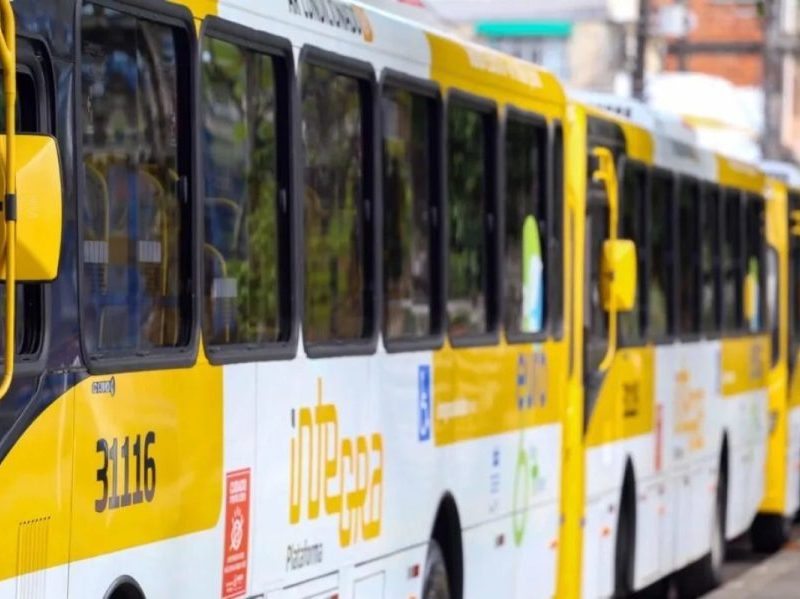 Eleitores denunciam falta de ônibus no dia da votação