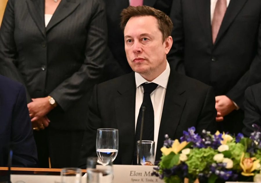 Elon Musk confirma possível fusão entre Tesla e SpaceX