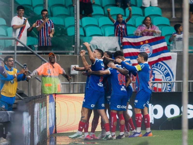 Em jogo de cinco gols, Bahia bate São Paulo e volta a vencer no Brasileirão