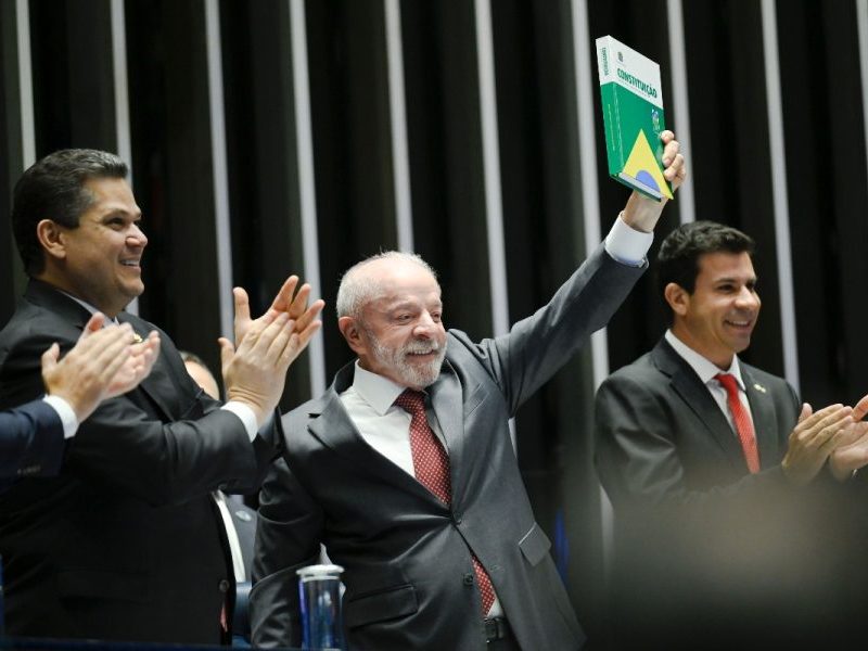 Emenda do fim da 6×1 é publicada no Diário Oficial. Prazos começam a valer