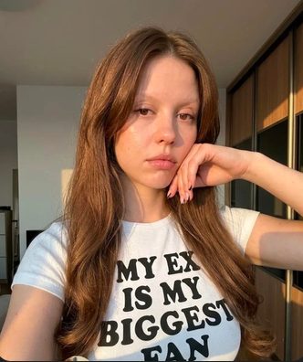 Mia Goth é alvo de IA: equipe critica Instagram por fake news