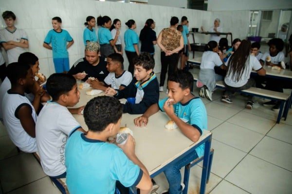 Escolas de Barra Mansa servem cardápio especial no Dia das Crianças