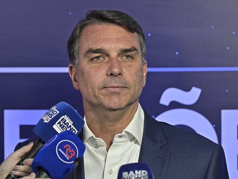 Escritório de Flávio emitiu R$ 13,7 milhões em notas sem detalhar serviços