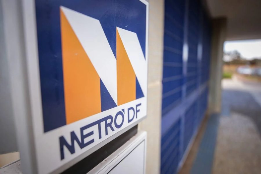 Esquerda x direita: manifestações no mesmo horário acendem alerta no metrô