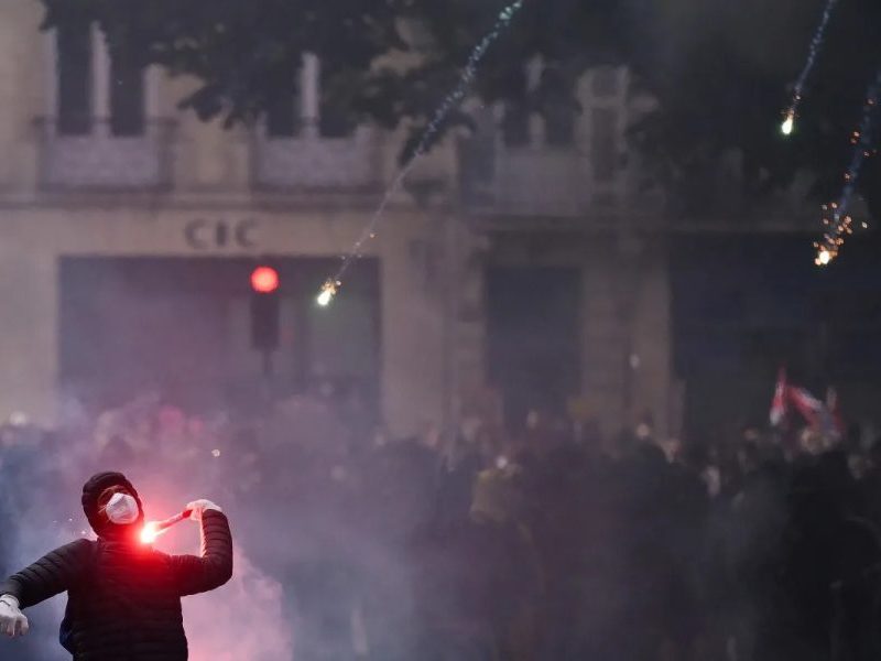 Protestos na França: dezenas de detidos contra custo de vida