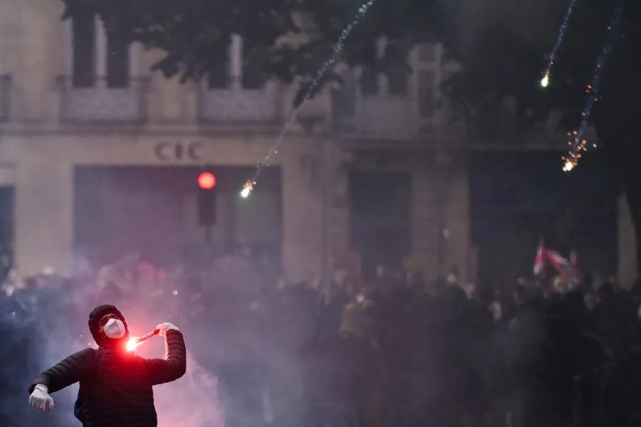 ‘Estamos sufocando’: entenda o que está por trás dos protestos na França