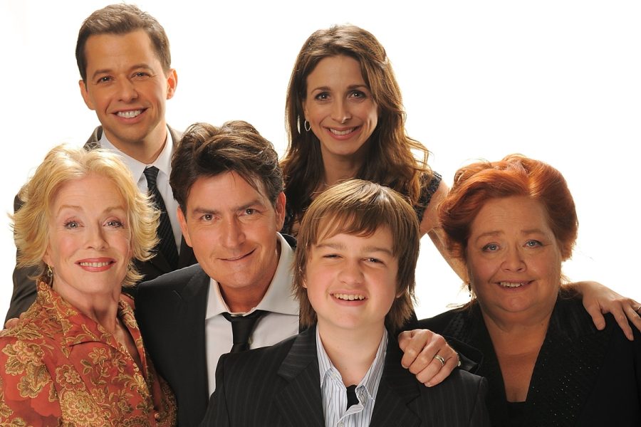 Estrela de Two and a Half Men detona salários da série: "Nunca pagaram bem"