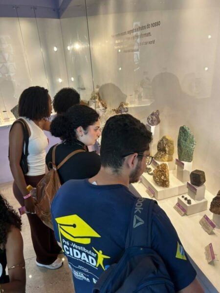 Estudantes do Pré-Vestibular Cidadão visitam a UFRJ