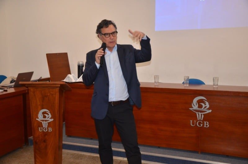 Ex-procurador-geral de Justiça do MPRJ ministra palestra no UGB, em VR