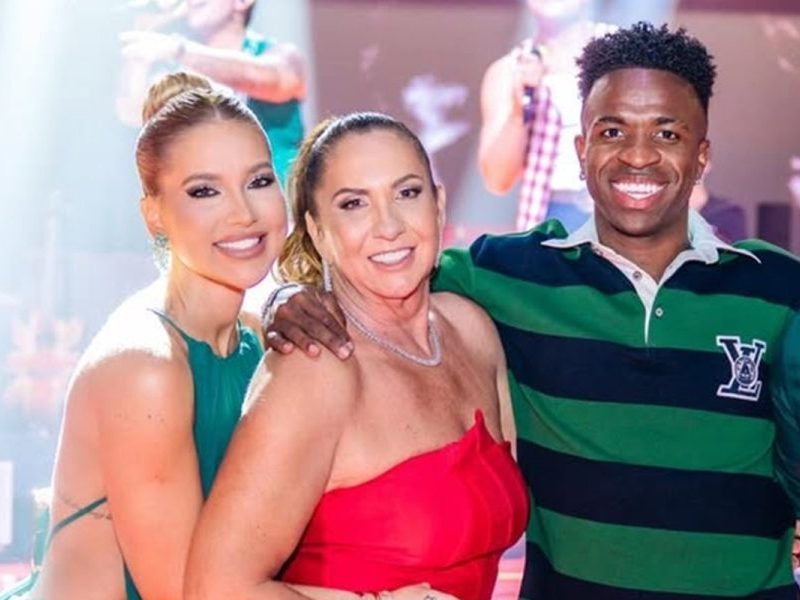 Mãe de Virginia quebra silêncio e fala sobre suposta crise com Vini Jr
