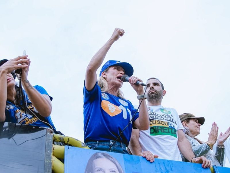 Celina Leão e Flávio Bolsonaro lideram motocarreata em Brasília