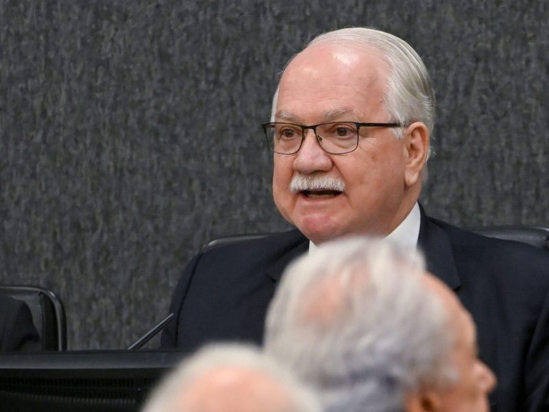 Fachin repreende desembargador durante julgamento no CNJ
