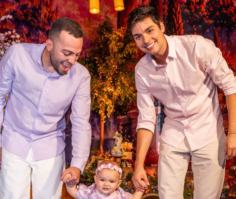 Lucas Rangel e Lucas Bley celebram 1 ano da filha Mia com festão