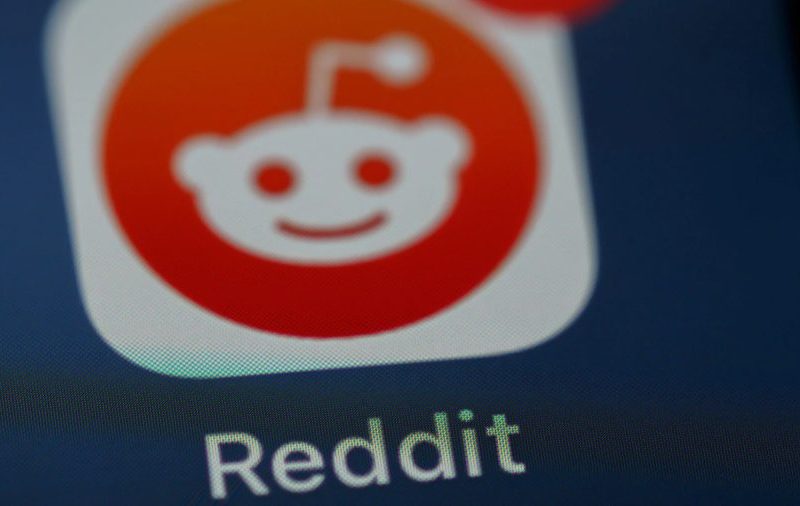 Fim do acesso livre? Reddit vai exigir login até de quem só quer ler