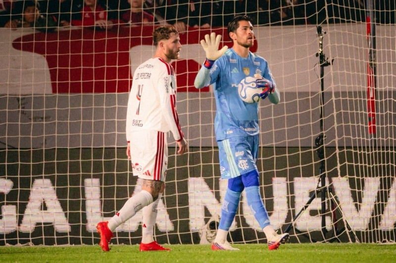 Flamengo empata com Estudiantes e decide em casa