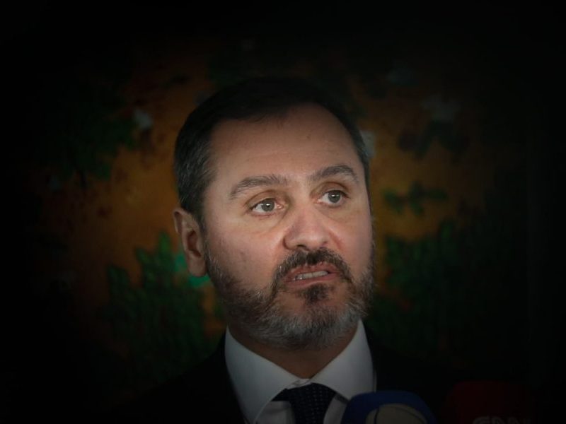 Flávio Bolsonaro processa chefe da PF na Justiça Eleitoral
