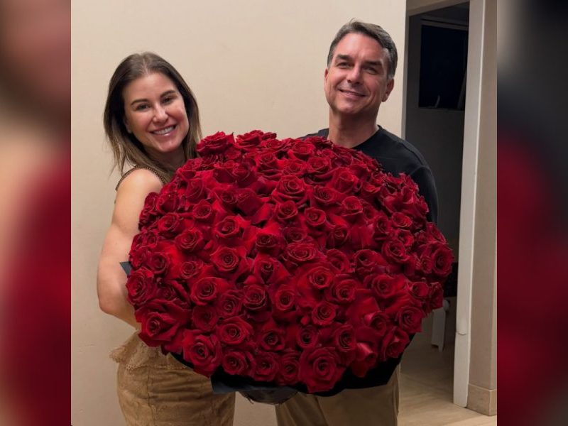 Flávio cancela participação em live para comemorar aniversário da esposa