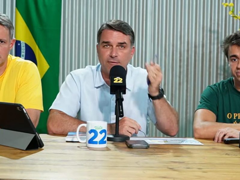 Flávio Bolsonaro contesta Datafolha e projeta vantagem sobre Lula