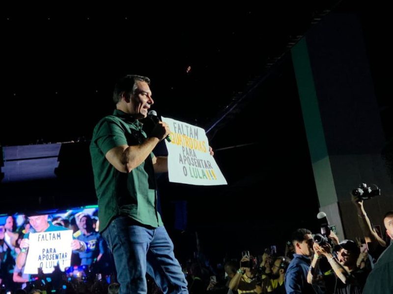 Flávio diz que abre sigilos se Marcola, ex-chefe de gabinete de Lula, abrir