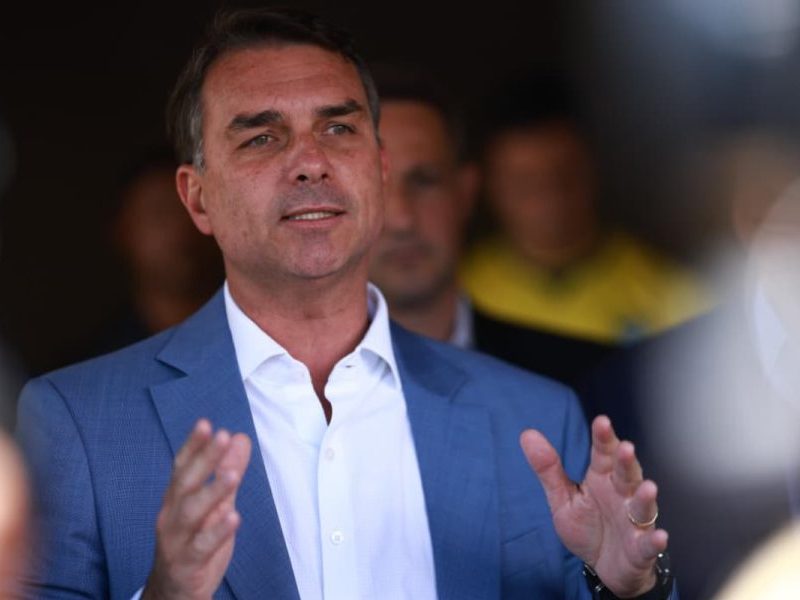 Flávio diz que pedirá cassação da chapa de Lula: “A lei tem que valer”