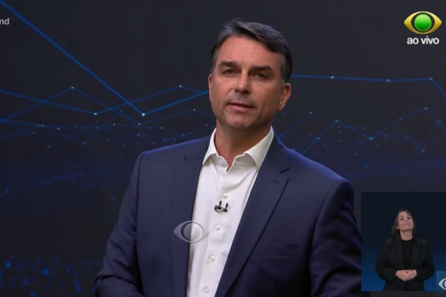 Flávio libera sigilos ao TSE e desafia Lula a abrir cartão corporativo