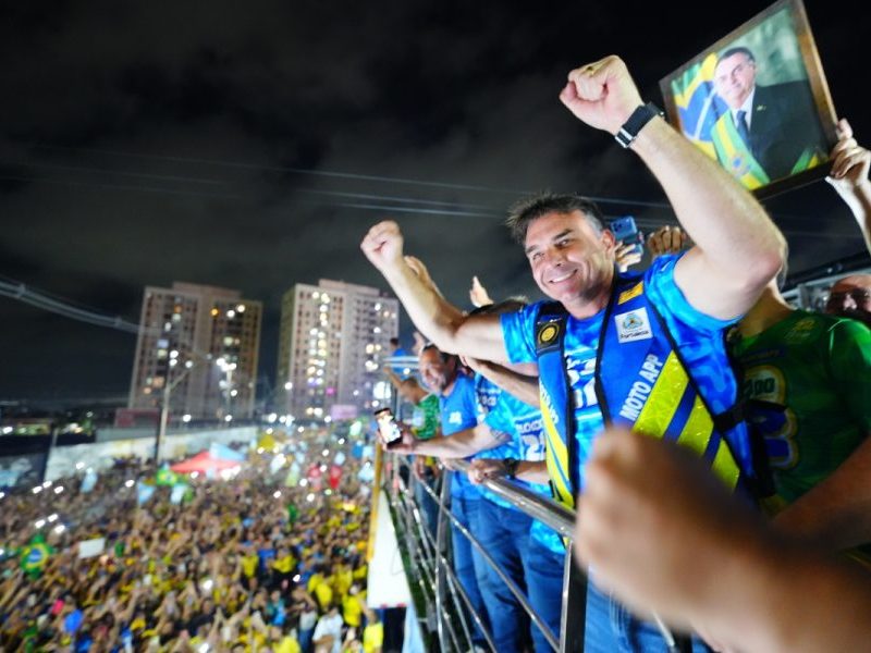 Flávio nega que acabará com Bolsa Família e direitos dos gays: “Fake news”
