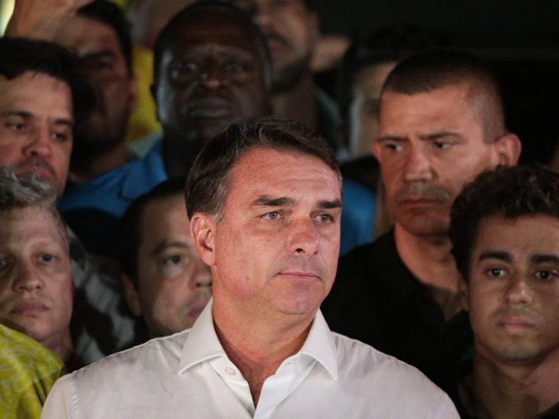 Flávio foge para os EUA? Aliados negam viagem
