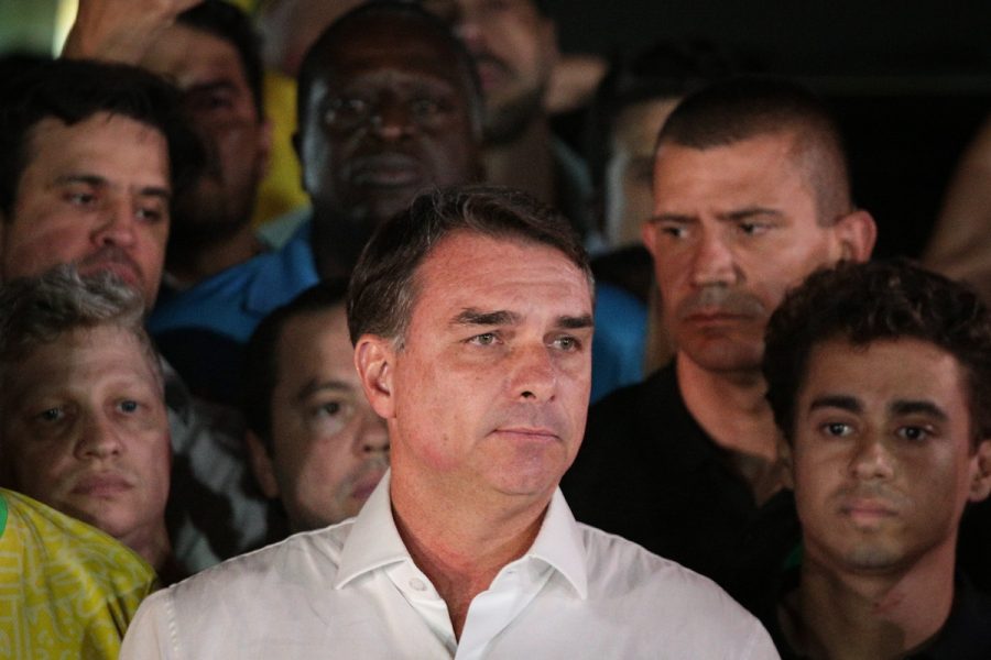 Flávio um dia antes de ir aos EUA: "Vou entregar passaportes e me defender"