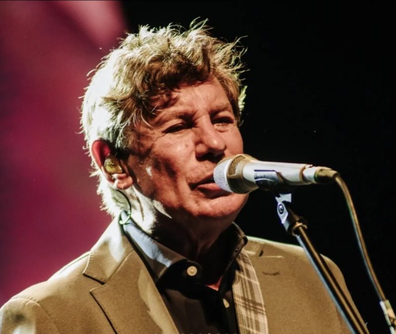Flávio Venturini celebra 50 anos de carreira em show em Brasília
