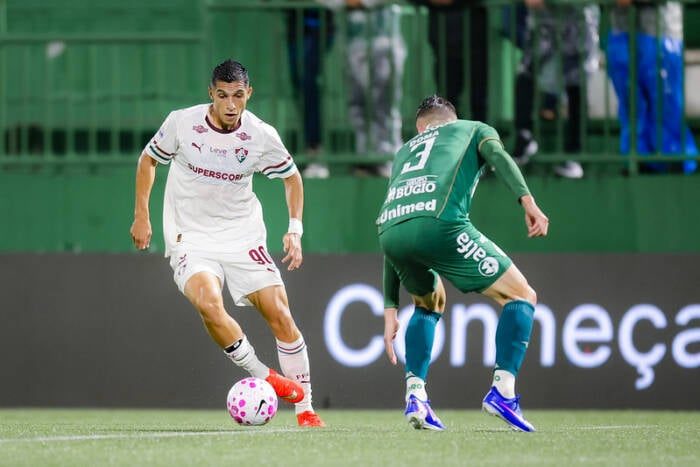 Fluminense perde para a Chapecoense e segue com 51 pontos no Brasileirão
