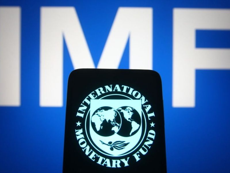 PIB do Brasil: FMI corta projeção de crescimento para 2,2% em 2026