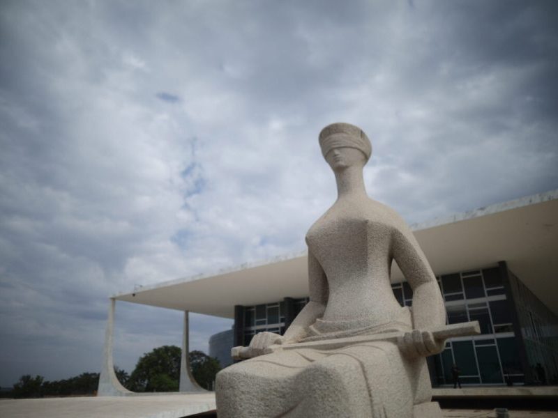Ex-ministro do STF renova passaporte diplomático