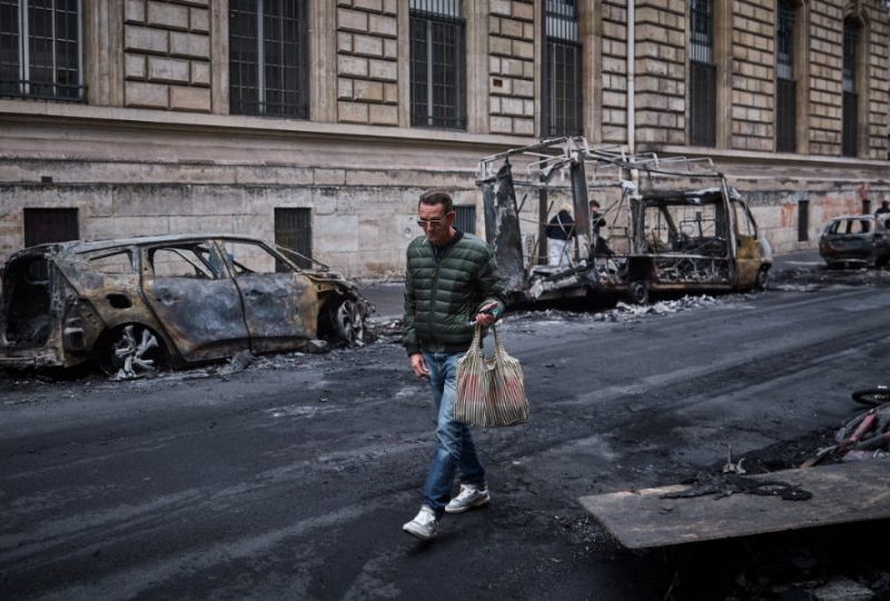 França amplia toque de recolher após onda de saques