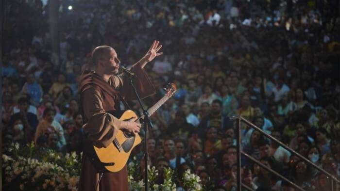 Frei Gilson fará apresentação em Resende em agosto de 2027