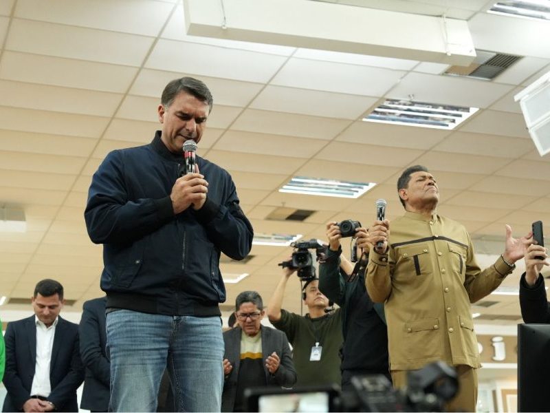 Frente evangélica declara apoio a Lula contra Flávio Bolsonaro
