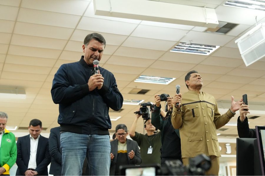 Frente evangélica de apoio a Lula diz que Flávio eleito seria "retrocesso"