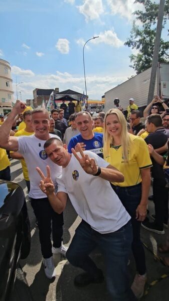 Carreata em Volta Redonda une Furtado e Douglas Ruas
